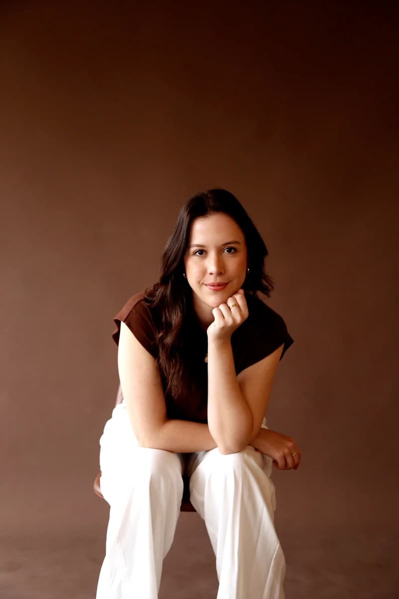 Dra. Ana Luiza Moraes Rocha, proctologista Curitiba, atendimento humanizado em tratamentos minimamente invasivos e cirurgia laser